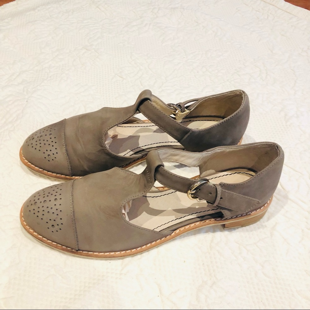 Women’s all black flats, tan coloured suede european size 39 Adjustable closure